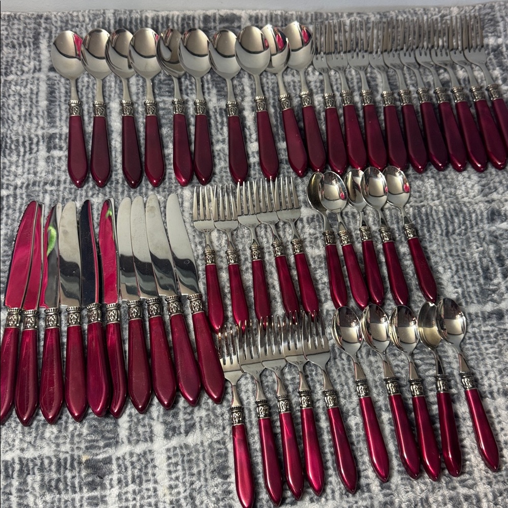 Wallace Flatware Pearl Red 50 Piece Flatware 18/10